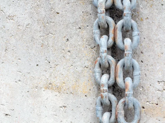 stainless steel vs zinc-plated fasteners